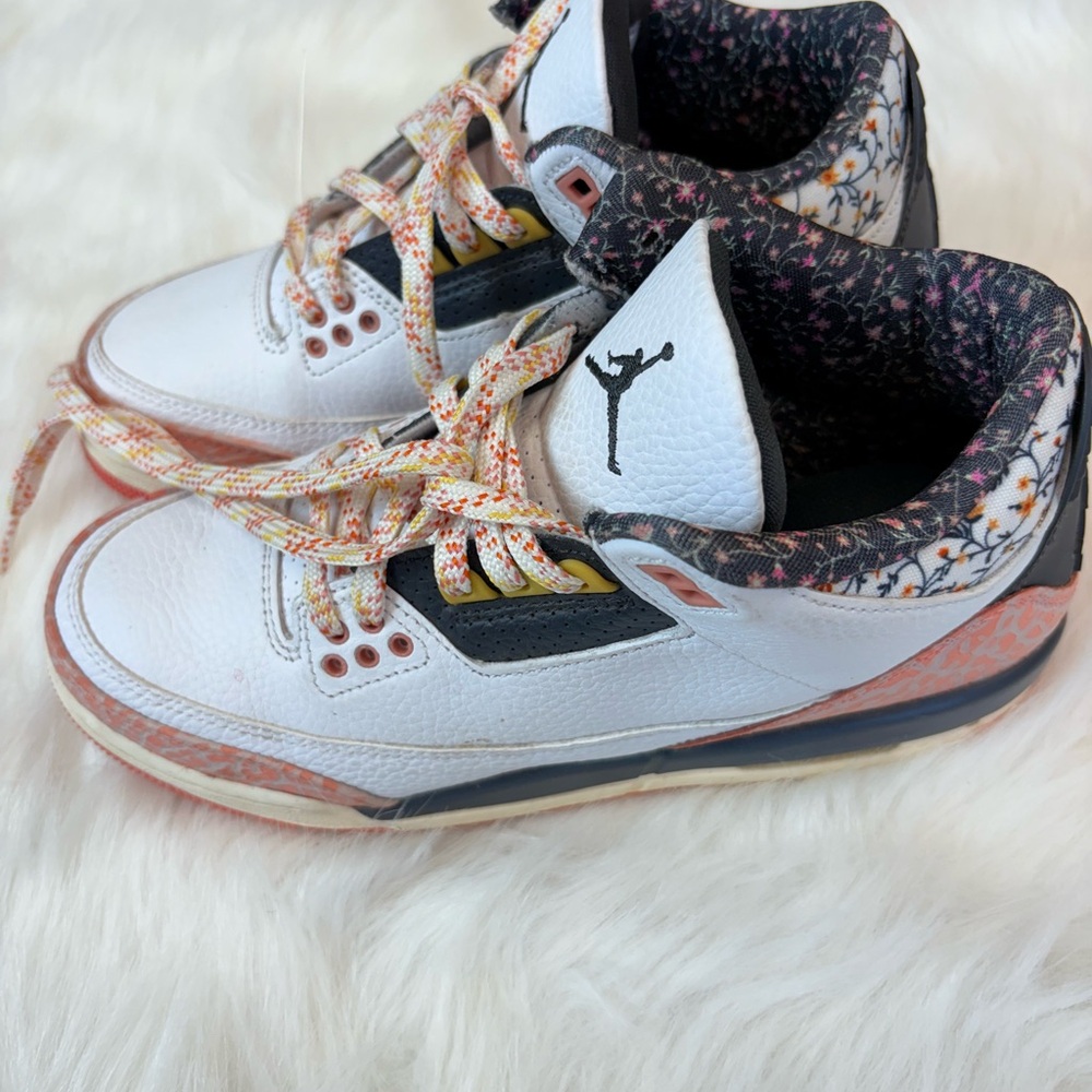 Jordan White and Black Retro Sneakers with Speckled Detail